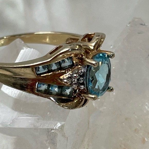 10k Blue Topaz and Diamond ring. Vintage. - Picture 5 of 9